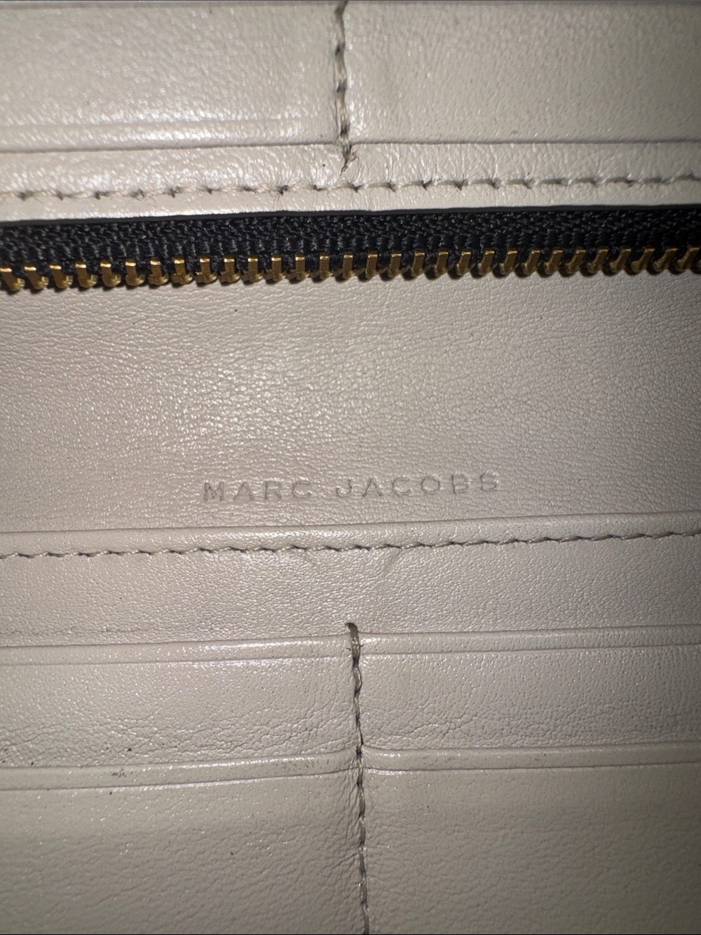 Marc Jacobs Cream Textured Leather Zip Wallet with Gold Hardware - Picture 5 of 16